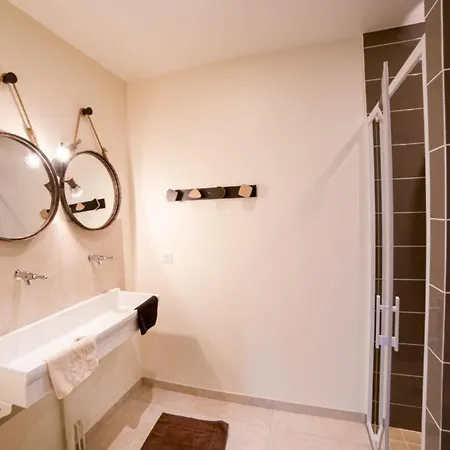 Maison Renovee Avec Wifi Et Parking, Au Coeur Des Volcans D'auvergne - Fr-1-742-615