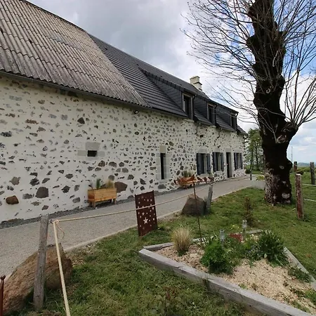 Maison Renovee Avec Wifi Et Parking, Au Coeur Des Volcans D'auvergne - Fr-1-742-615 * Saint-Hippolyte (Cantal)