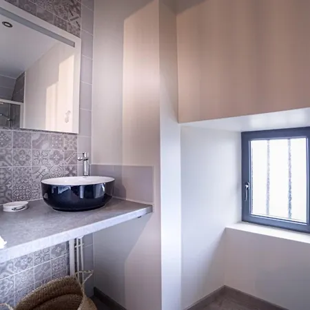 Semesterbostad Maison Renovee Avec Wifi Et Parking, Au Coeur Des Volcans D'auvergne - Fr-1-742-615 Saint-Hippolyte (Cantal)