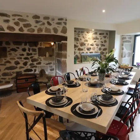 Semesterbostad Maison Renovee Avec Wifi Et Parking, Au Coeur Des Volcans D'auvergne - Fr-1-742-615