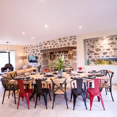 Semesterbostad Maison Renovee Avec Wifi Et Parking, Au Coeur Des Volcans D'auvergne - Fr-1-742-615 Saint-Hippolyte (Cantal)