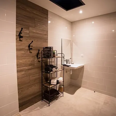 Semesterbostad Maison Renovee Avec Wifi Et Parking, Au Coeur Des Volcans D'auvergne - Fr-1-742-615 *